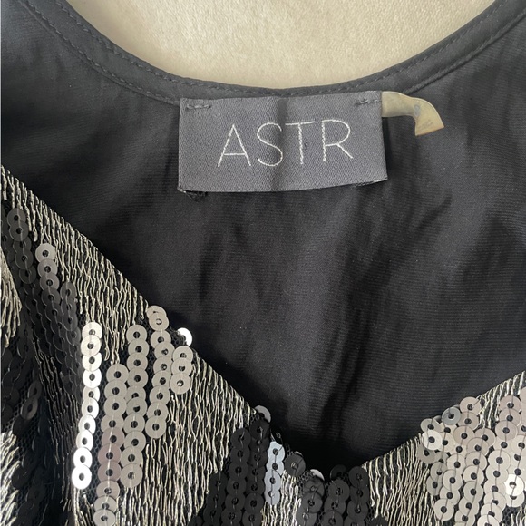 ASTR Revolve Metallic Sequin Spaghetti Straps Camisole Tank Top Size Small - Picture 8 of 8